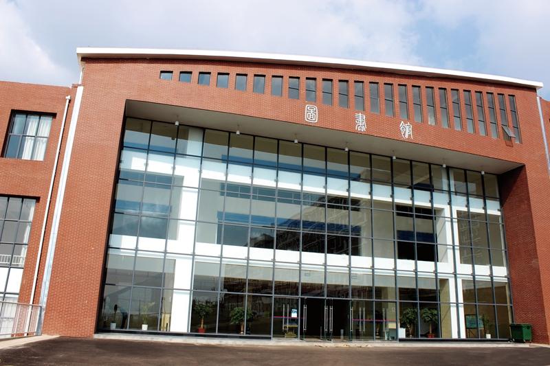 云南大學滇池學院——校園風光